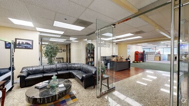 15535 San Fernando Mission Blvd, San Fernando, CA à louer Numérisation 3D Matterport– Image 1 sur 5