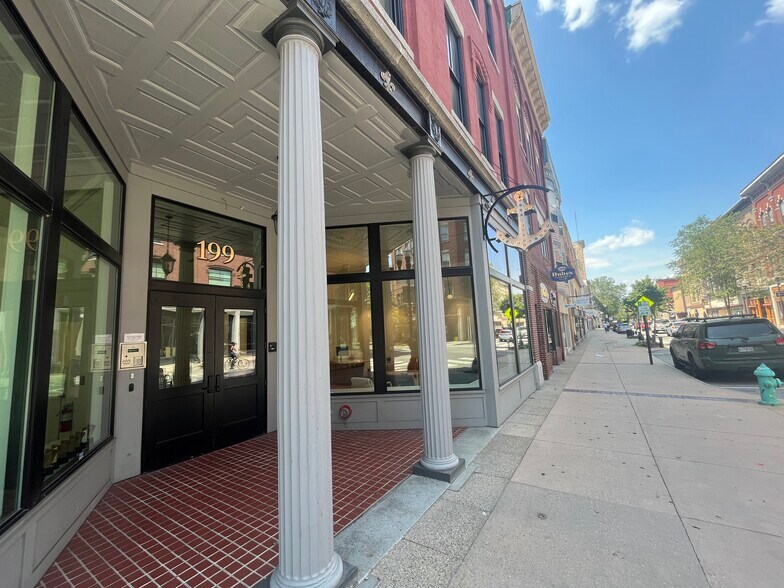 197 Lisbon St, Lewiston, ME à louer - Photo de l’immeuble – Image 2 sur 7