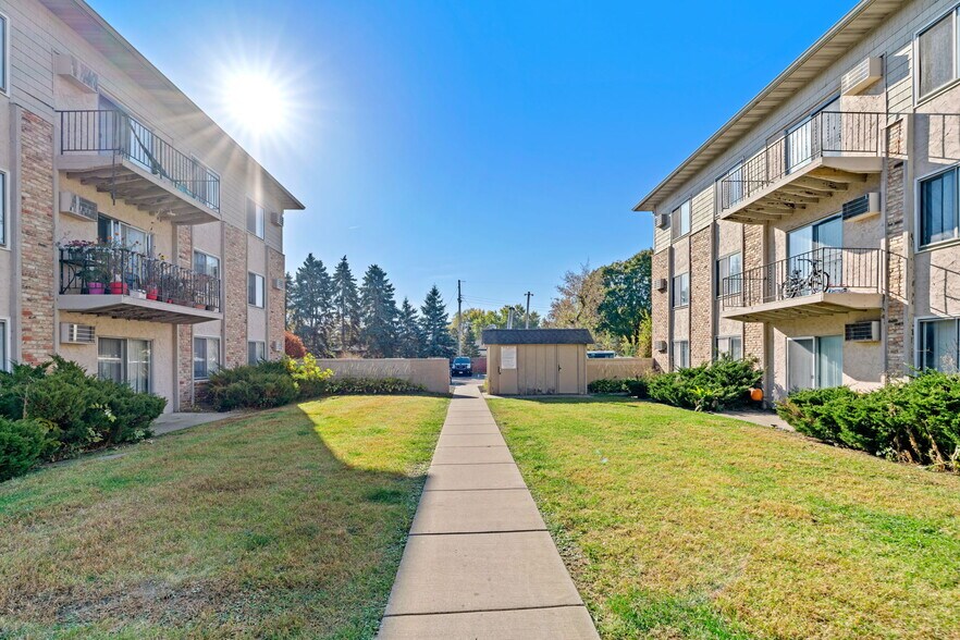 6281-6289 N Louisiana Ave, Brooklyn Park, MN à vendre - Photo de l’immeuble – Image 2 sur 7