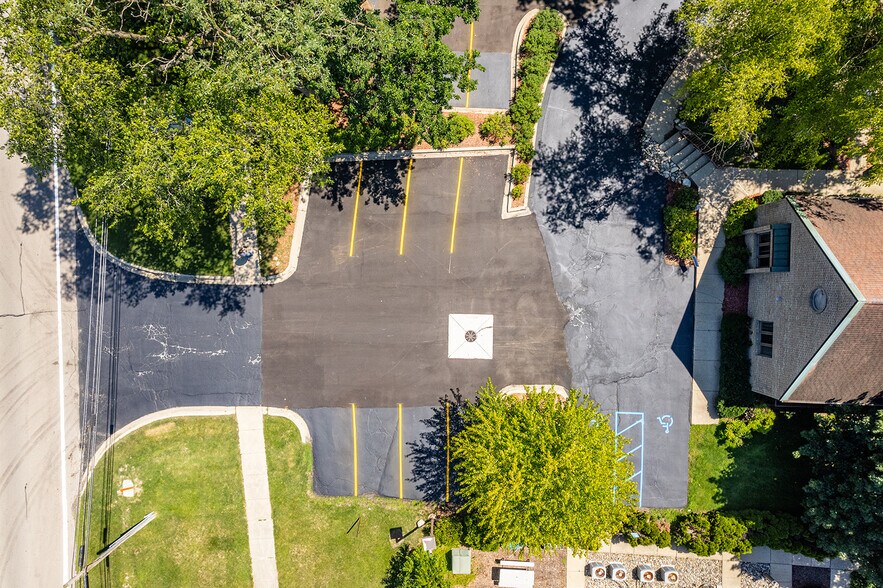 1181 N Milford Rd, Milford, MI à louer - Photo de l’immeuble – Image 3 sur 87