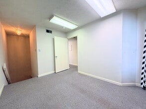 351 Commercial Dr, Savannah, GA à louer Photo intérieure– Image 2 sur 14