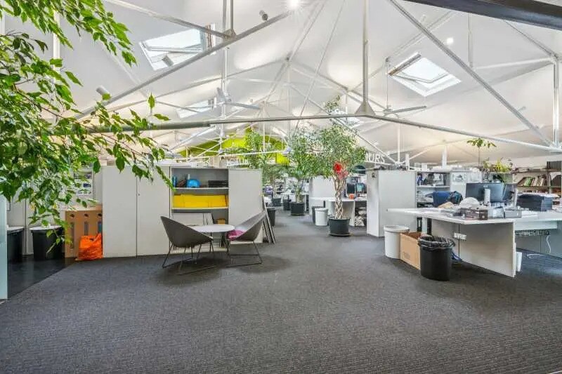 230 Rue Du Faubourg Saint-Antoine, Paris à louer - Photo de l’immeuble – Image 1 sur 11