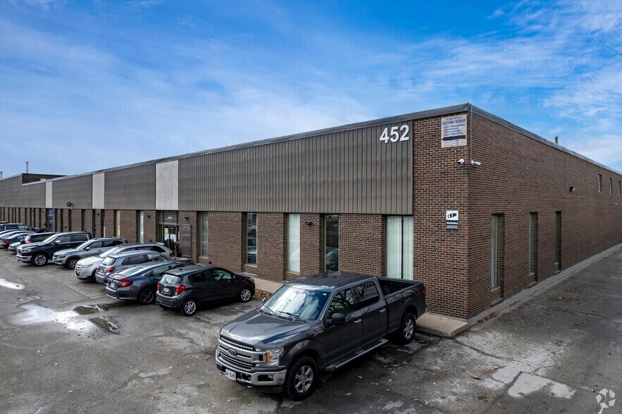 452 Bowes Rd, Concord, ON à louer - Photo de l’immeuble – Image 2 sur 3