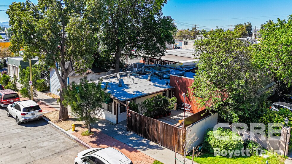 7223 Remmet Ave, Canoga Park, CA à vendre - Photo de l’immeuble – Image 2 sur 12