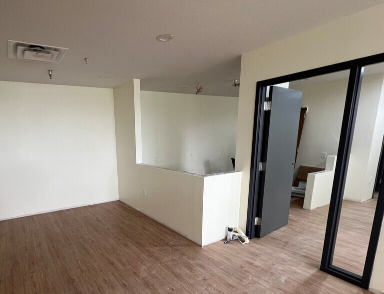 508 Adams St, Fort Worth, TX à louer - Photo de l’immeuble – Image 2 sur 7