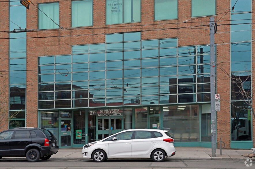 27 Roncesvalles Ave, Toronto, ON à louer - Photo de l’immeuble – Image 2 sur 8