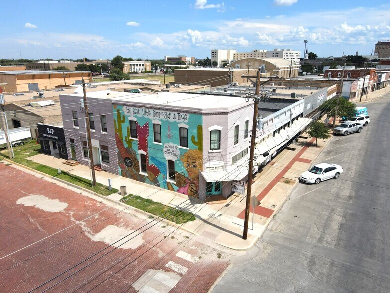 318 N Chadbourne St, San Angelo, TX à vendre - Photo de l’immeuble – Image 2 sur 16