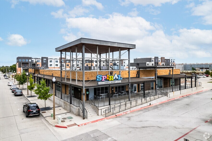 608 E Hickory St, Denton, TX à louer - Photo principale – Image 1 sur 4