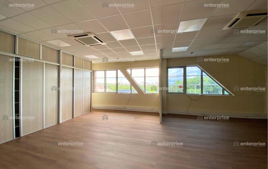 Bureau dans Beauvais à louer - Photo intérieure – Image 2 sur 8