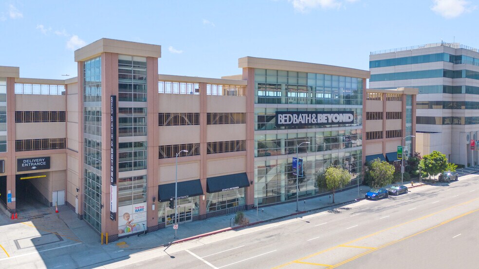 11854 W Olympic Blvd, Los Angeles, CA à louer - Photo de l’immeuble – Image 3 sur 13