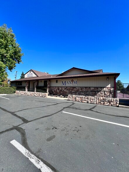 2321 Court St, Redding, CA à vendre - Photo de l’immeuble – Image 3 sur 45