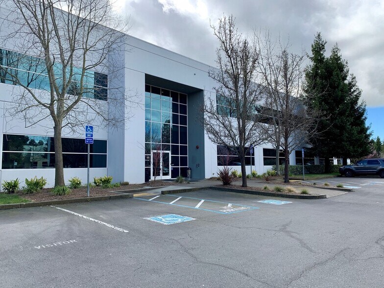 1435 N McDowell Blvd, Petaluma, CA à louer - Photo de l’immeuble – Image 3 sur 12
