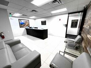 1901 W Cypress Creek Rd, Fort Lauderdale, FL à louer Photo de l’immeuble– Image 1 sur 4