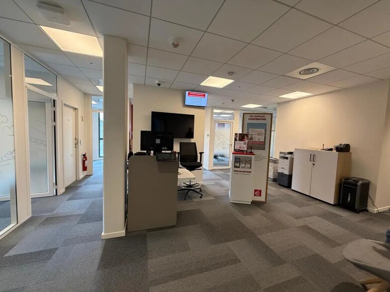 Bureau dans Saint-Fons à vendre - Photo intérieure – Image 1 sur 5