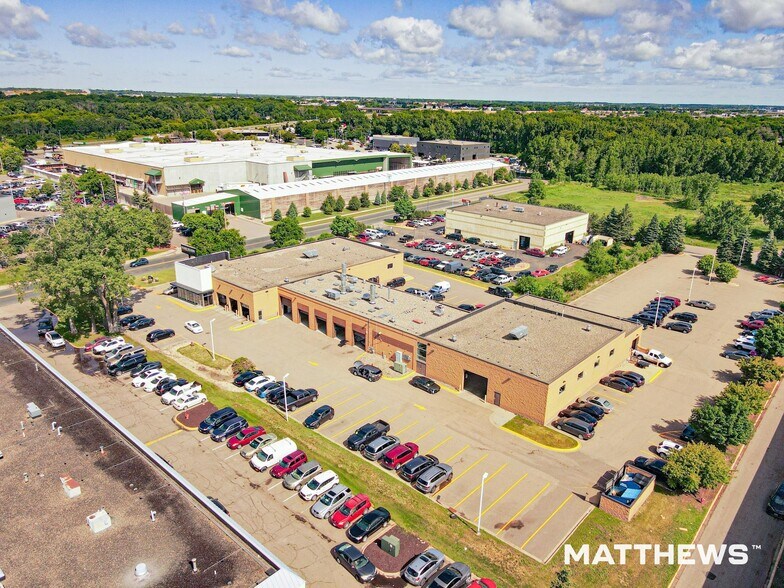 7800 Jolly Ln, Brooklyn Park, MN à vendre - Photo de l’immeuble – Image 2 sur 4