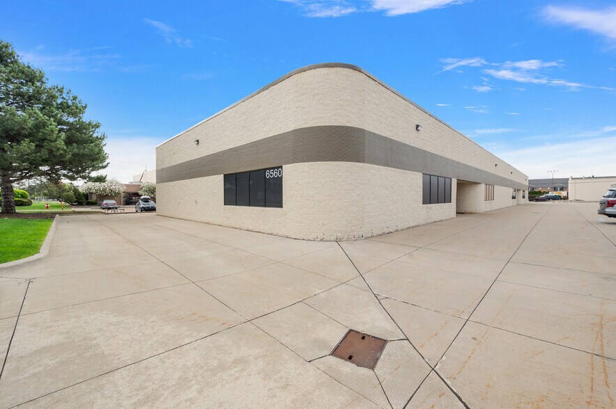 6560 19 1/2 Mile Rd, Sterling Heights, MI à louer - Photo de l’immeuble – Image 1 sur 5
