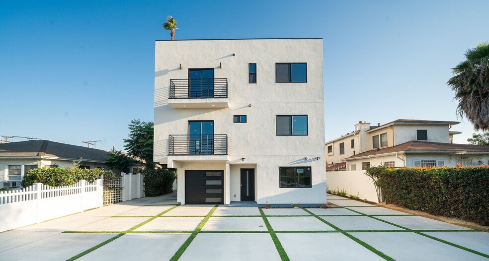 6082 W 18th St, Los Angeles, CA à vendre - Photo principale – Image 2 sur 48