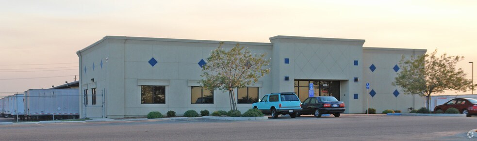 1619 N Plaza Dr, Visalia, CA à louer - Photo de l’immeuble – Image 2 sur 11