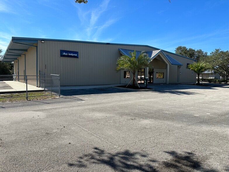 Industrial Property | 31,861sf | 2.5acre portefeuille de 3 biens à vendre sur LoopNet.fr - Photo de l’immeuble – Image 3 sur 41