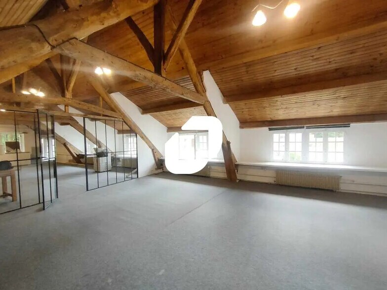 Bureau dans Rennemoulin à louer - Photo de l’immeuble – Image 3 sur 10