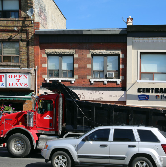 1108 St Clair Ave W, Toronto, ON à vendre - Photo principale – Image 2 sur 4