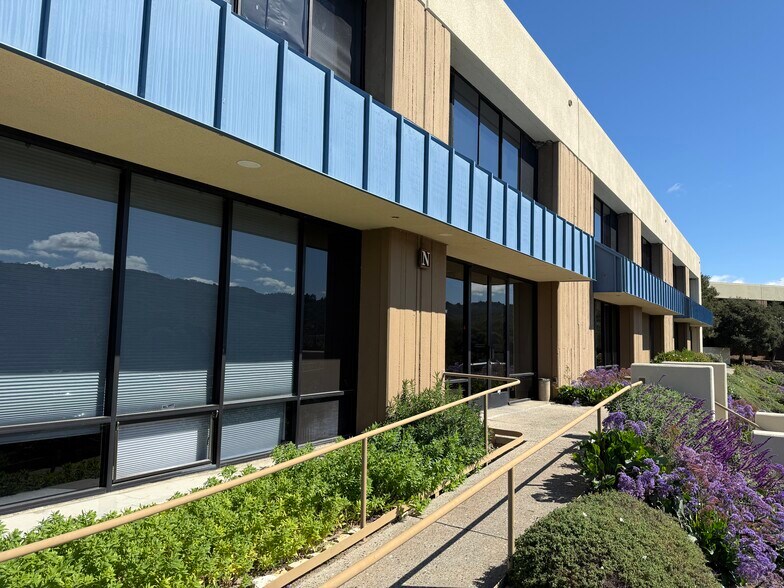 5 Harris Ct, Monterey, CA à louer - Photo de l’immeuble – Image 2 sur 4