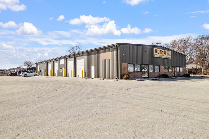 3102 Louis Sherman Dr, Steger, IL à vendre - Photo principale – Image 1 sur 15