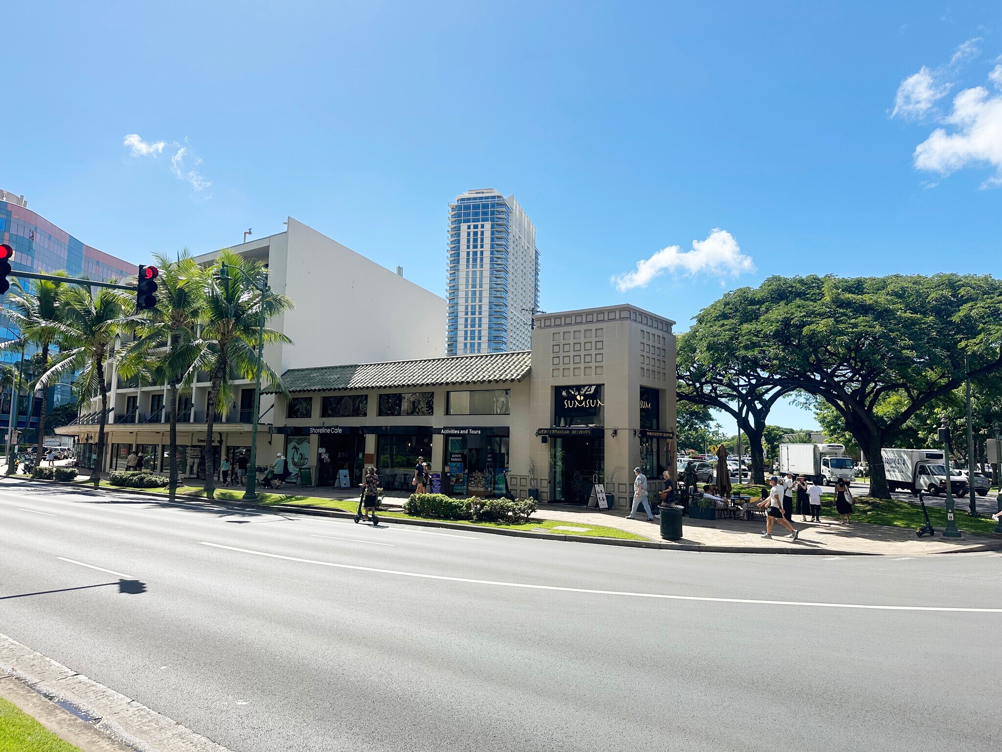 2113 Kalakaua Ave, Honolulu, HI à louer Photo de l’immeuble– Image 1 sur 4