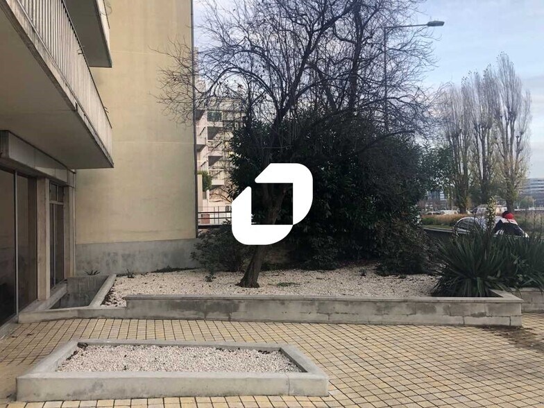 Bureau dans Courbevoie à vendre - Photo de l’immeuble – Image 2 sur 11