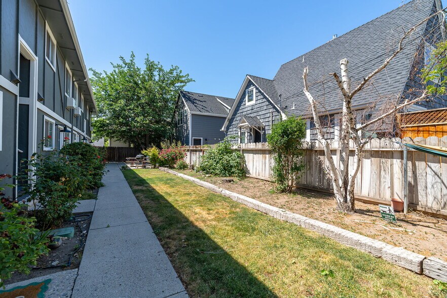 230 Marsh Ave, Reno, NV à vendre - Photo de l’immeuble – Image 2 sur 20