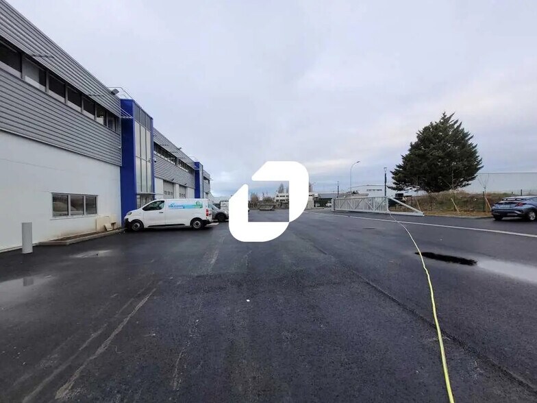 Local d’activités dans Brétigny-sur-Orge à louer - Photo de l’immeuble – Image 3 sur 12