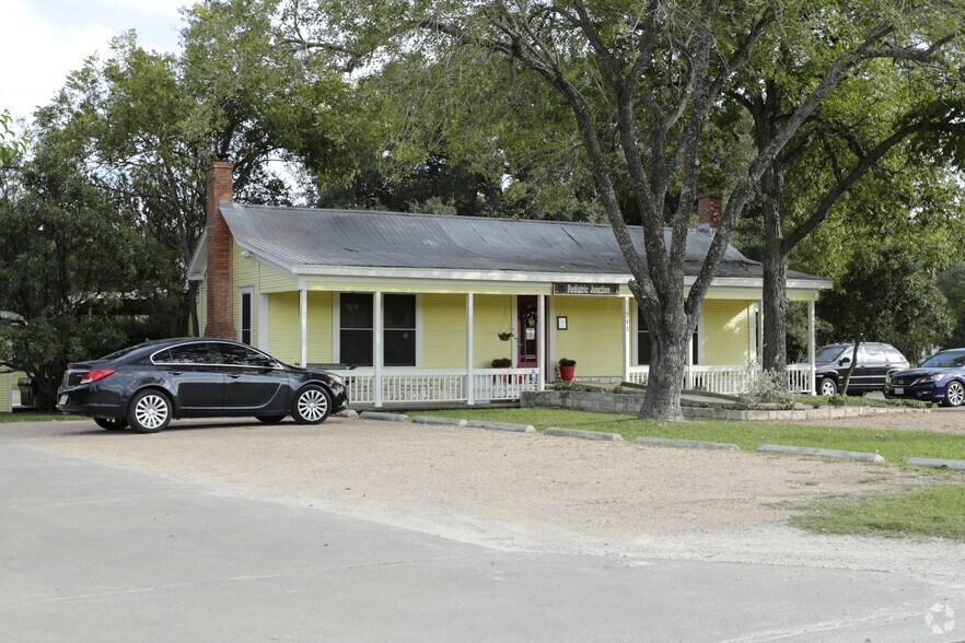 211 Railroad St, Buda, TX à vendre - Photo de l’immeuble – Image 2 sur 2