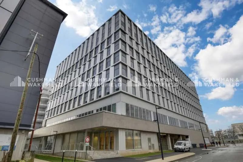 1 Rue Stephenson, Montigny-le-Bretonneux à louer - Photo de l’immeuble – Image 2 sur 3