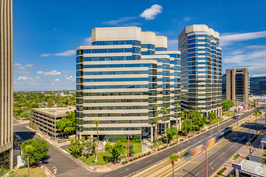 2700 N Central Ave, Phoenix, AZ à louer - Photo de l’immeuble – Image 1 sur 9