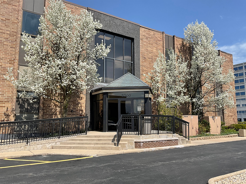 2200 S Main St, Lombard, IL à louer - Photo de l’immeuble – Image 2 sur 3