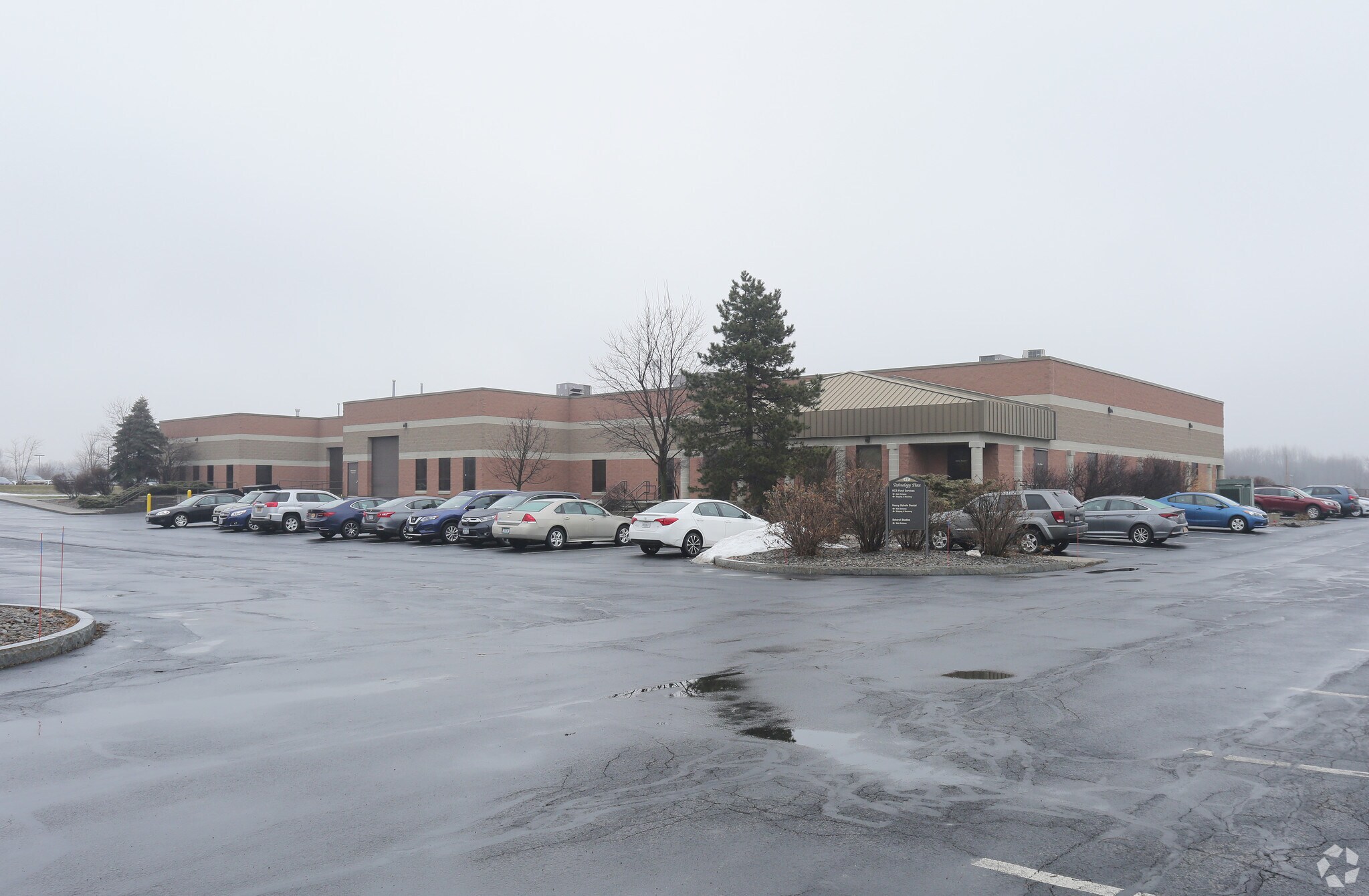 17 Technology Pl, East Syracuse, NY à louer Photo principale– Image 1 sur 36