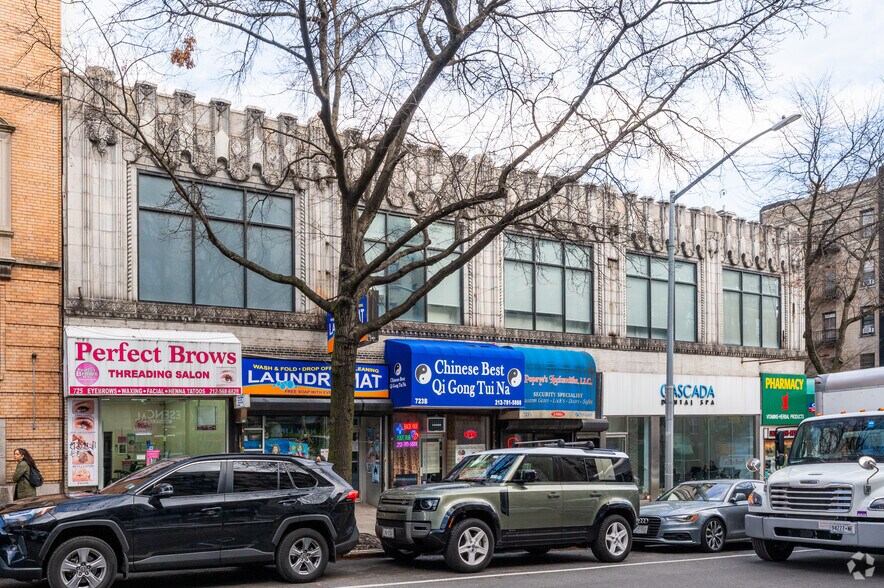 719-725 W 181st St, New York, NY à louer - Photo de l’immeuble – Image 3 sur 5