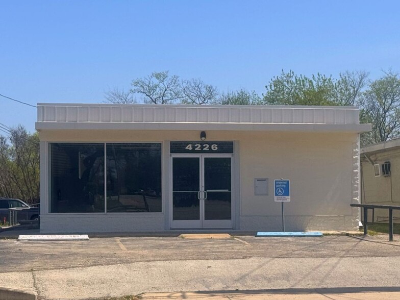4226 Blanco Rd, San Antonio, TX à louer - Photo de l’immeuble – Image 1 sur 3