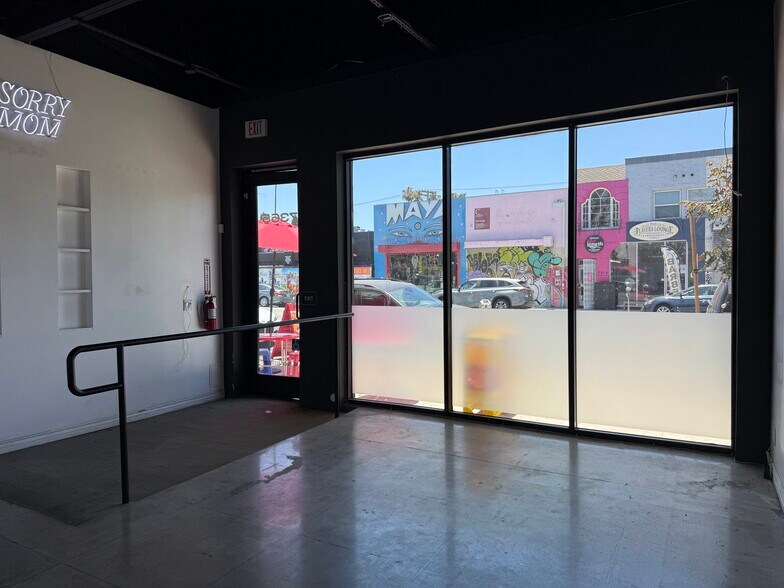 7365 Melrose Ave, Los Angeles, CA à louer - Photo de l’immeuble – Image 3 sur 25