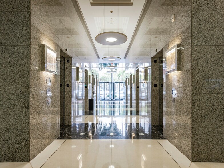150 W Flagler St, Miami, FL à louer - Hall d’entrée – Image 3 sur 7