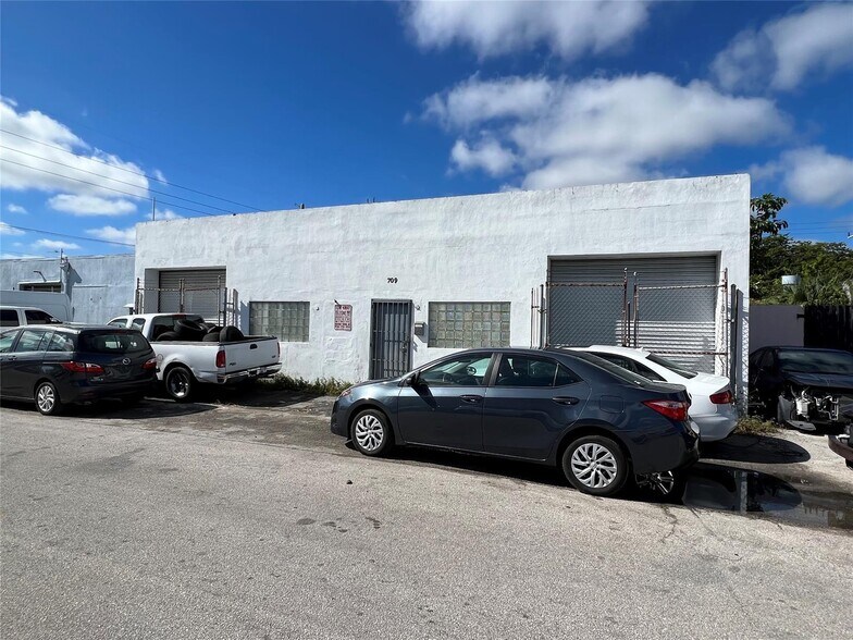 709 NW 8th Ave, Fort Lauderdale, FL à vendre - Photo de l’immeuble – Image 2 sur 32
