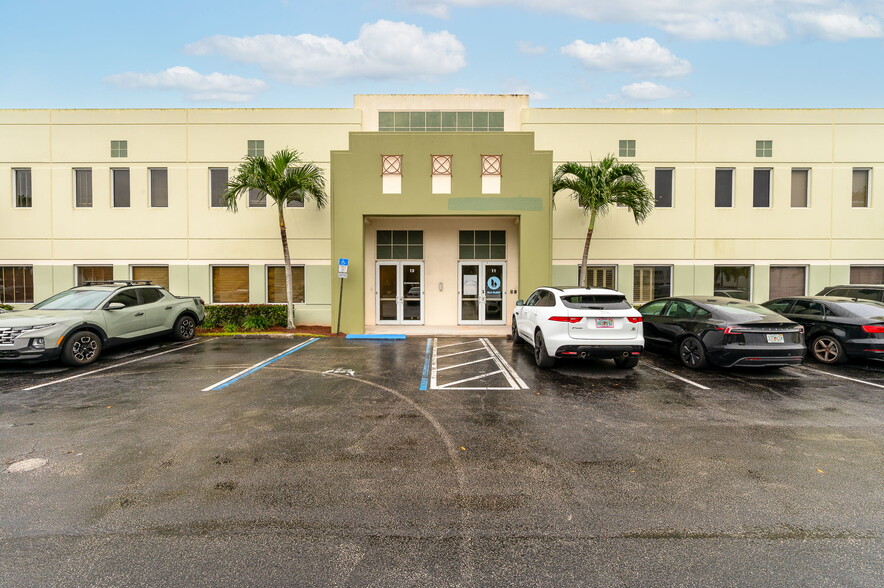 1200 S Rogers Cir, Boca Raton, FL à vendre - Photo de l’immeuble – Image 2 sur 19