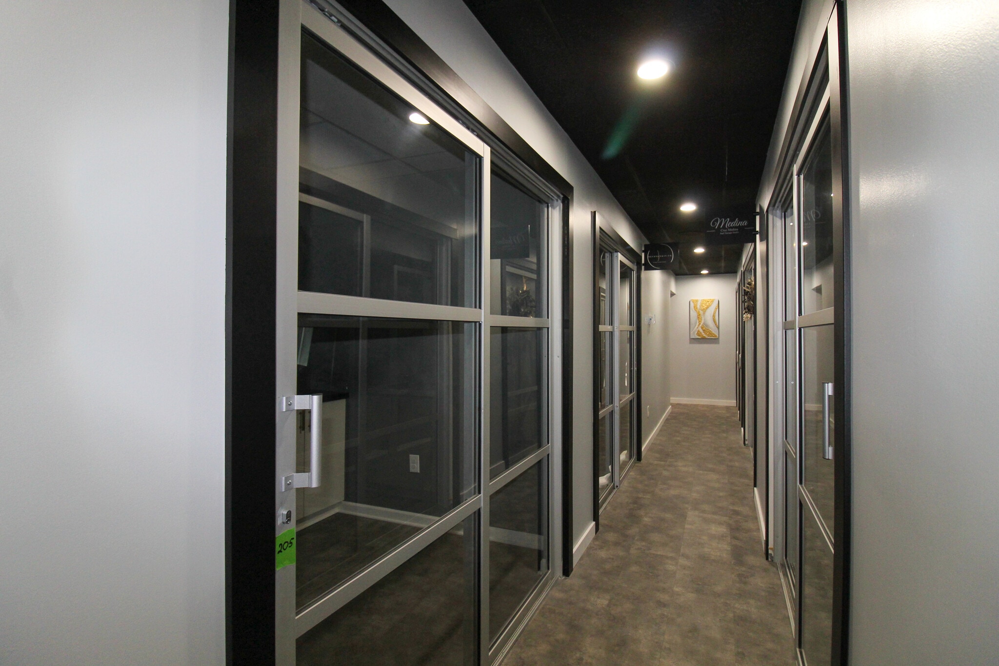 27621 Warren Rd, Garden City, MI à louer Photo intérieure– Image 1 sur 4