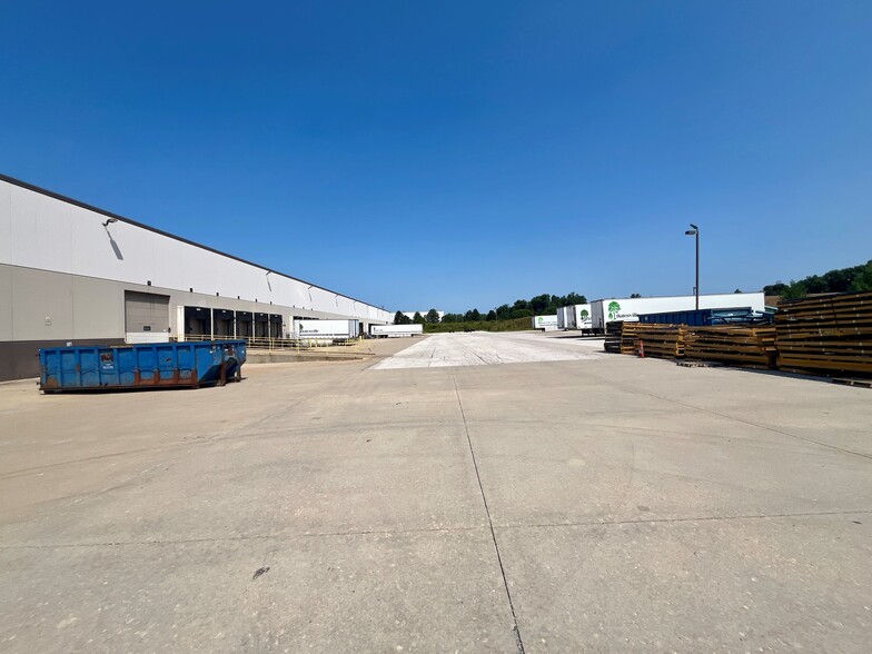 5770 Decatur Blvd, Indianapolis, IN à louer - Photo de l’immeuble – Image 2 sur 3