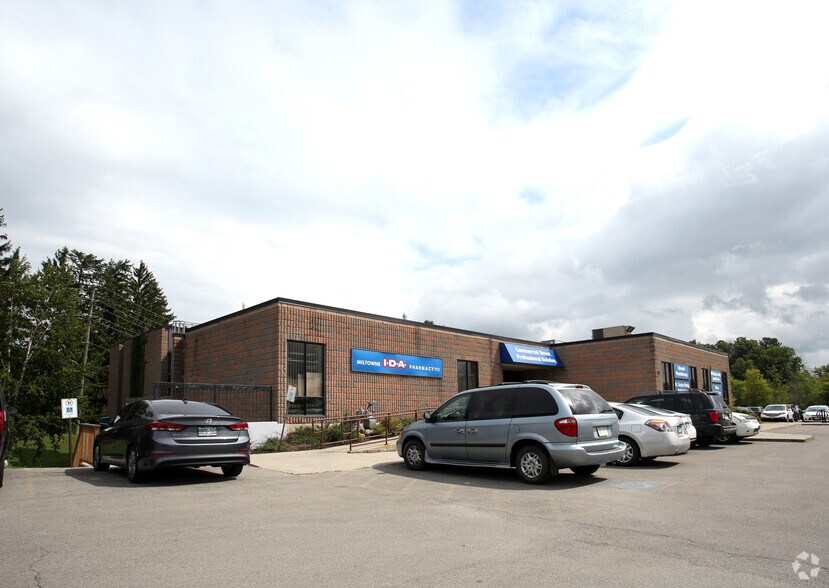 311 Commercial St, Milton, ON à louer - Photo de l’immeuble – Image 2 sur 2