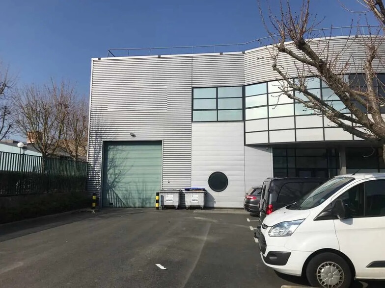 1 Rue Du Groupe Manoukian, Élancourt à louer - Photo de l’immeuble – Image 2 sur 18