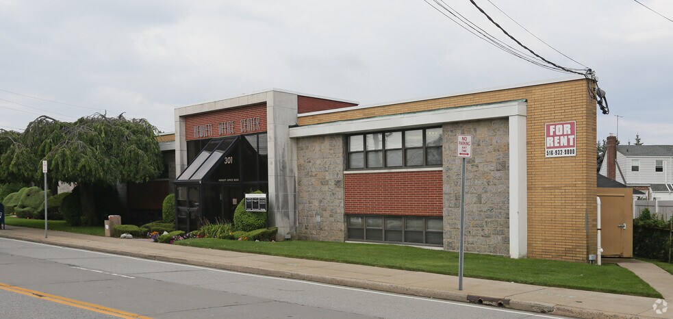 301 Mill Rd, Hewlett, NY à louer - Photo principale – Image 1 sur 9