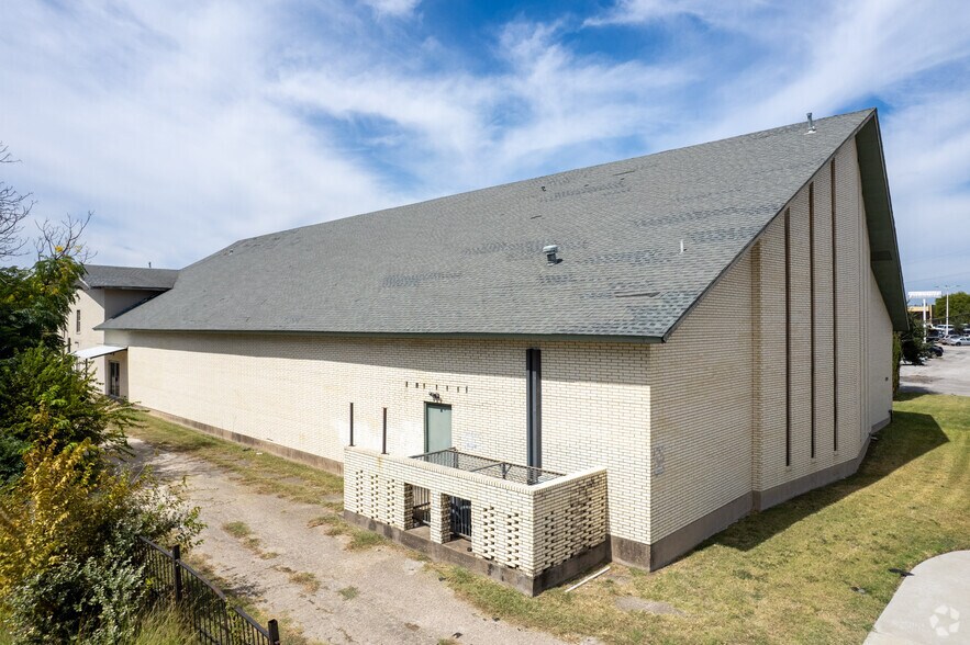 1700 New York Ave, Arlington, TX à louer - Photo de l’immeuble – Image 2 sur 11