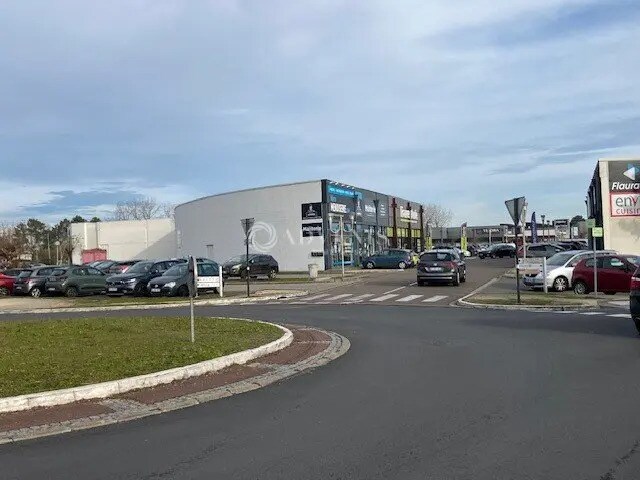 Local commercial dans Mérignac à louer - Photo de l’immeuble – Image 2 sur 11