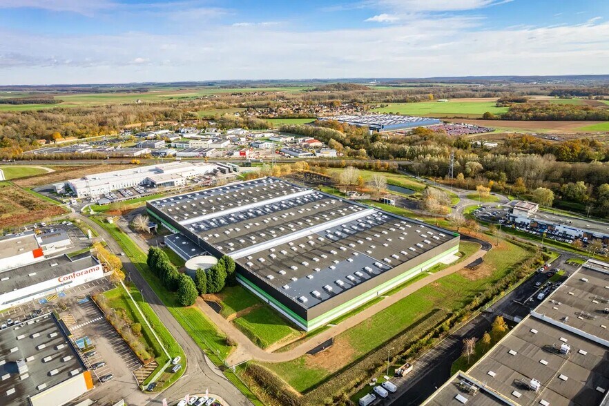 Industriel/Logistique dans Allonne à louer - Photo de l’immeuble – Image 1 sur 4